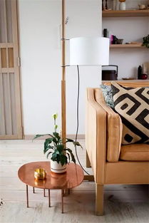 沙發(fā)邊除了茶幾,還能放什么